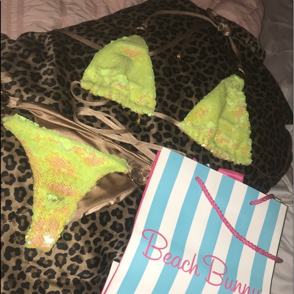 Beach bunny siren bikini